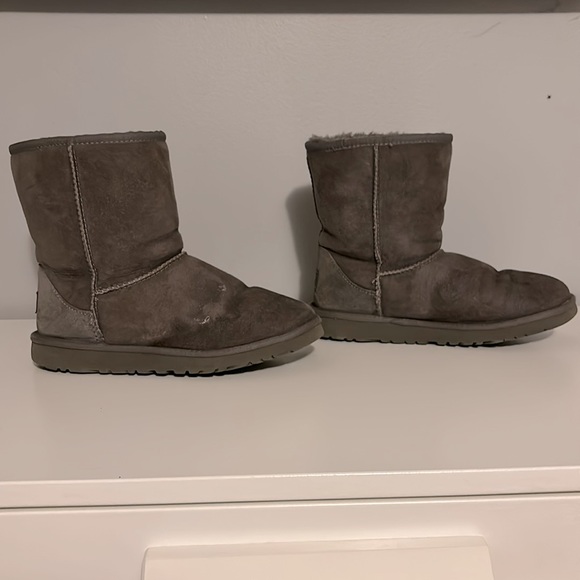 Gray UGG boots - Picture 7 of 9